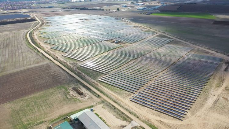 Solaria gets €59.45 million from a Spanish banking group for a major solar project in Spain