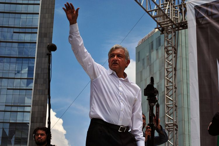 Mexican head of state orders fraudulence problems against solar as well as wind firms - report