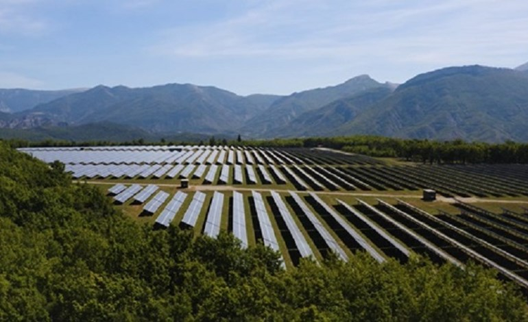 Engie toasts arrival of panels for 22MW French solar