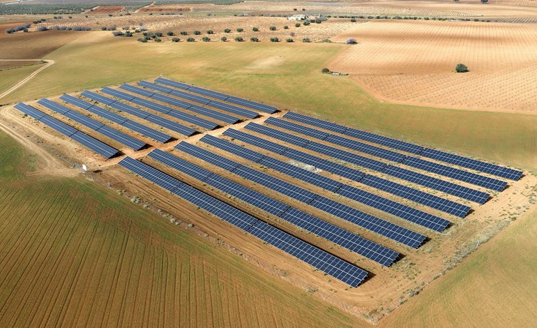 IKAV buys EiDF Solar to fund 30 projects