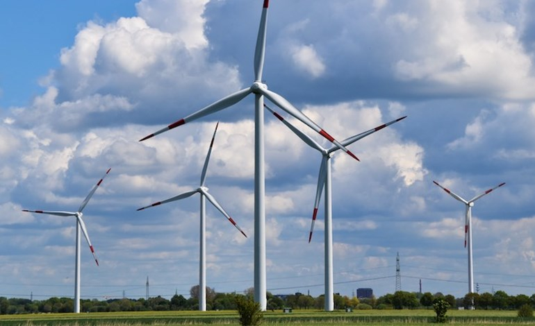 'EU needs EUR210bn in wind, solar financial investment'