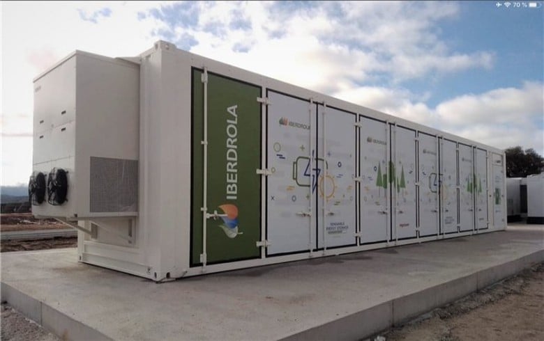 Iberdrola mounts 3-MW/9-MWh battery at solar farm website in Spain