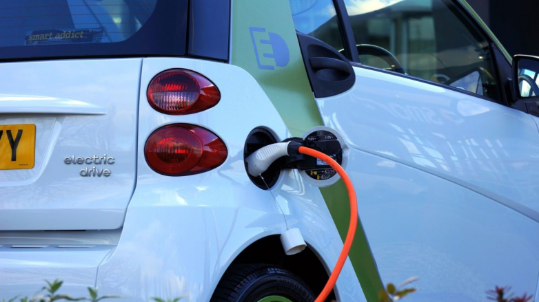 Dutch government treats 21 municipalities to smart EV chargers