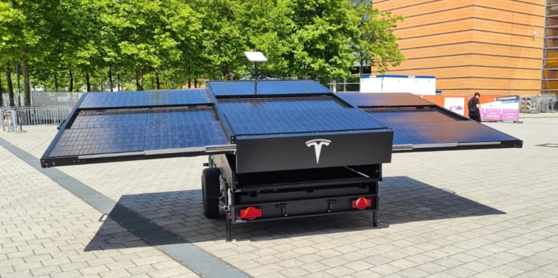 Tesla reveals solar array extender trailer with SpaceX Starlink internet terminal