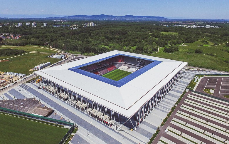 Football club SC Freiburg prepares world's biggest PV system on stadium