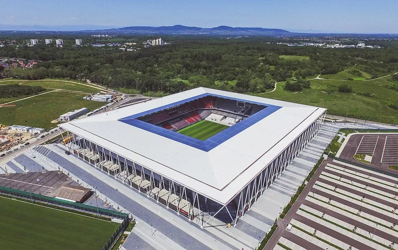 Football club SC Freiburg prepares world's biggest PV system on stadium