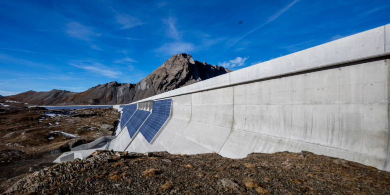 Upright PV project on dam in Alps obtains authorization
