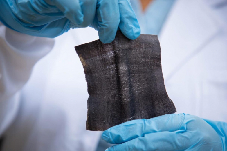 A graphene-based supercapacitor that’s also…. a t-shirt?