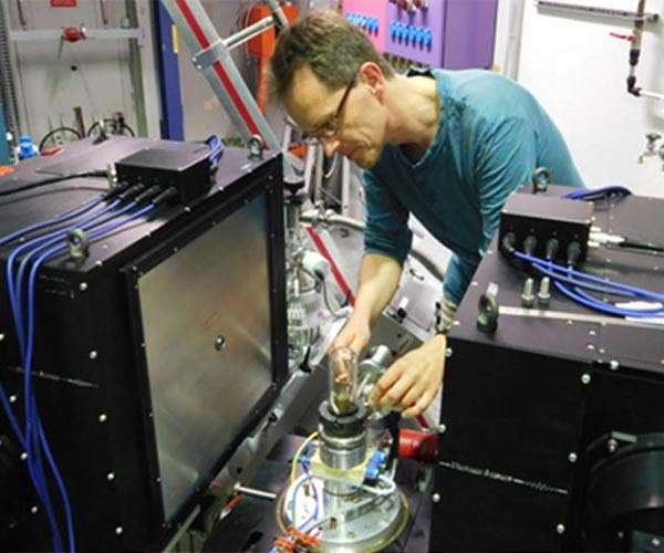 Neutrons reveal twinning in halide perovskites