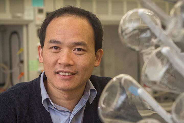 Chemistry professor utilizes old materials to make more recent, better solar cells