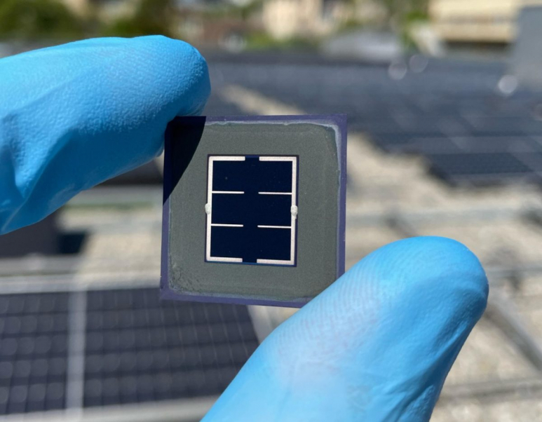 EPFL achieves 29.2% efficiency for tandem solar cell with fully textured silicon