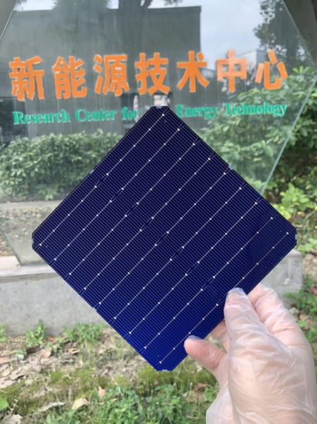 Heterojunction solar cell with 25.18% effectiveness, 85.42% fill factor