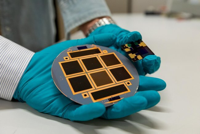 4 terminal perovskite-silicon PV tandem devices hit 30% efficiency