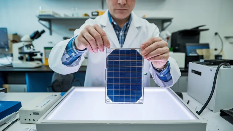 World-Leading Efficiency: NUS Team Sets World Record with 26.4% Perovskite-Organic Tandem Cell World-Leading Efficiency: NUS Team Sets World Record with 26.4% Perovskite-Organic Tandem Cell