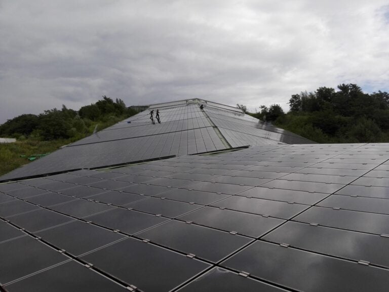 Toledo Solar gets DOE grant to research study lighter, steel-backed solar modules