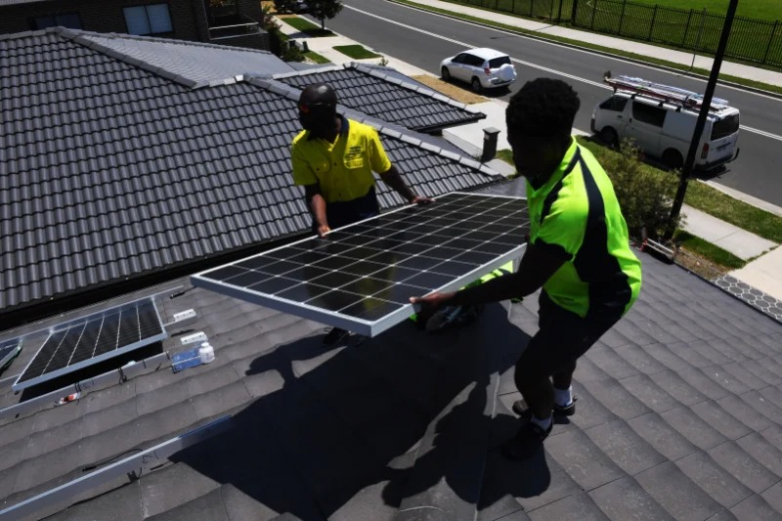 NSW offers low-income solar homes as City of Sydney inks renewables deal
