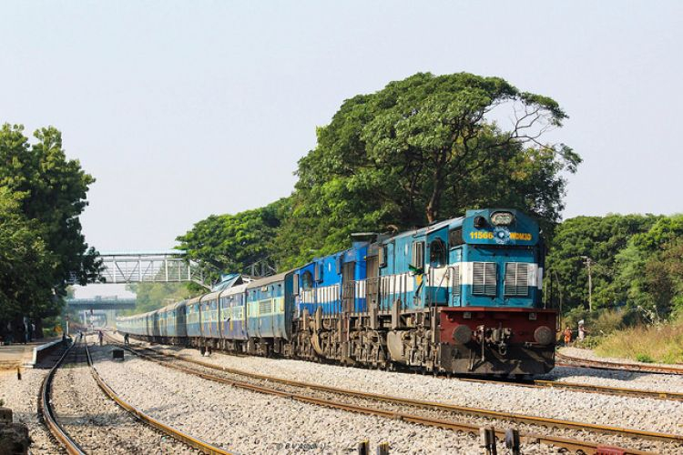 Indian Railways plans 1GW of PV, opens solar section on southern line