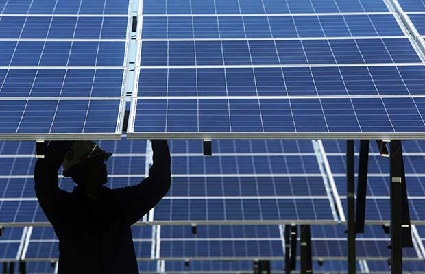 GUVNL 500 MW Solar Tender Attracts Only 3 Bids Worth 430 MW