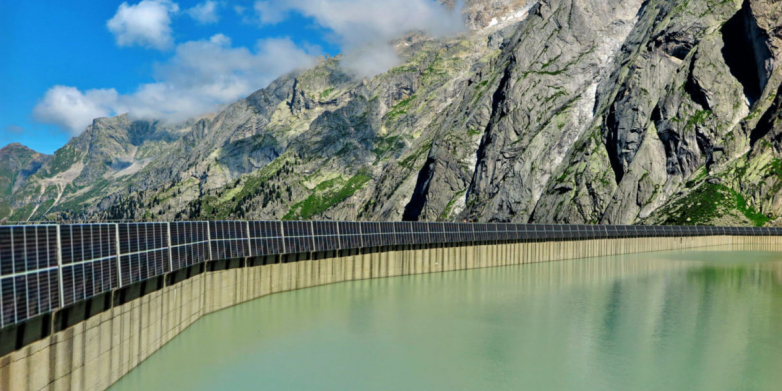 One more upright PV plant in the Alps