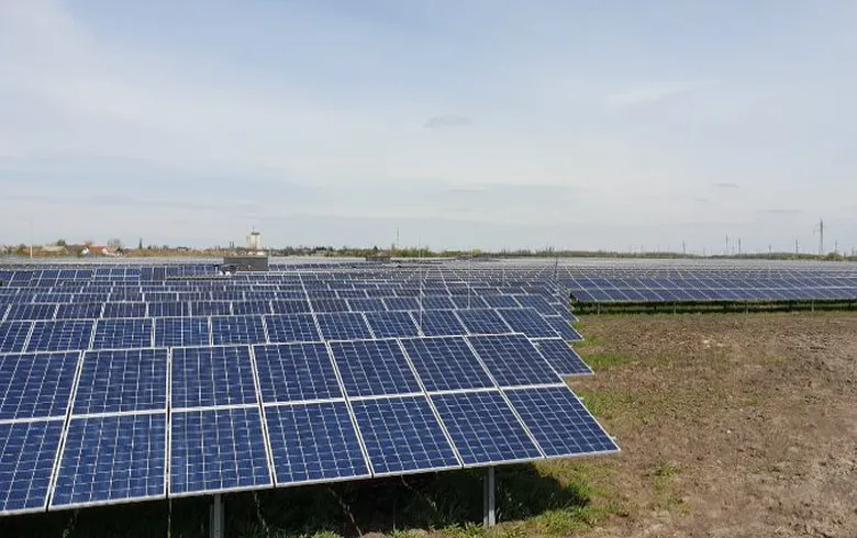 Albania welcomes bids for building of 100 MW solar park in Durres