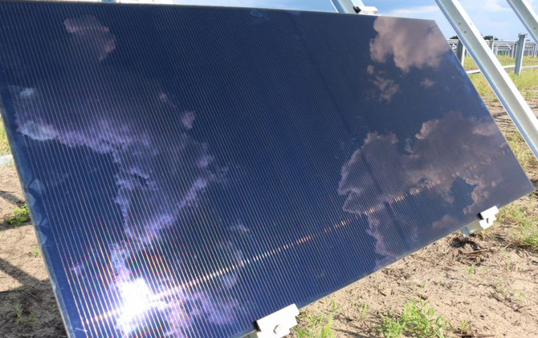 Florida Power & Light completes five 75-MW solar farms