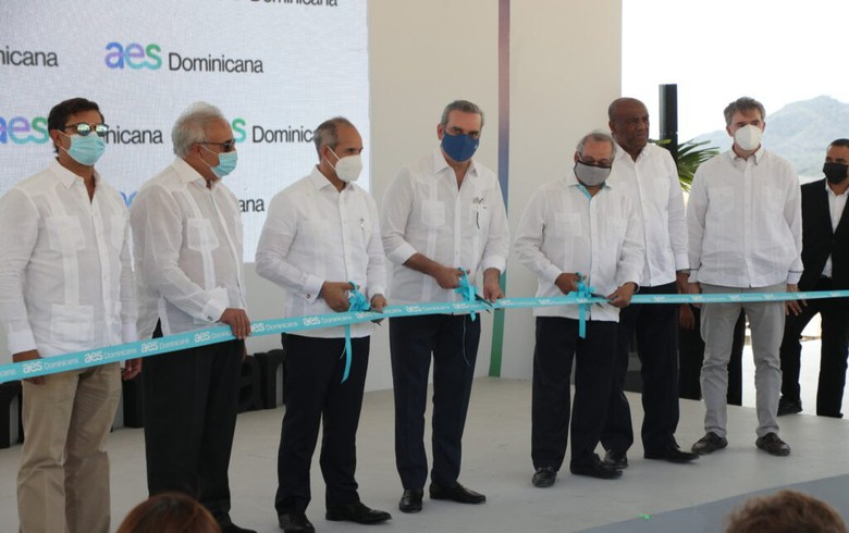 AES cuts ribbon on 50-MW solar farm in Dominican Republic