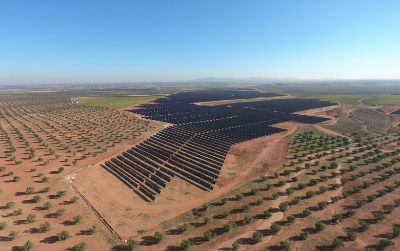 FRV starts power manufacturing at 138-MW solar park in Spain