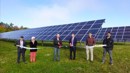 Norwich Solar celebrates 500-kW solar install for Vermont drug store
