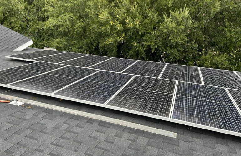 Everybody Solar sets up nearly 50-kW array for Florida homeless shelter