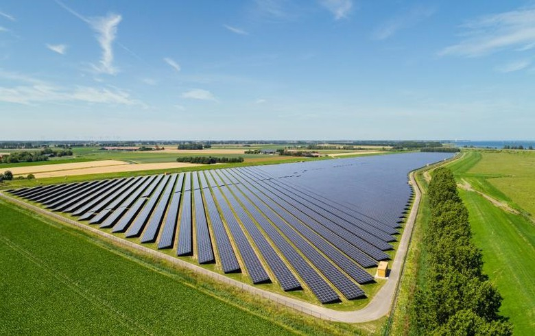 Pacifico, Eiffel sign up with hands in 300-MW agrivoltaic rollout in Italy