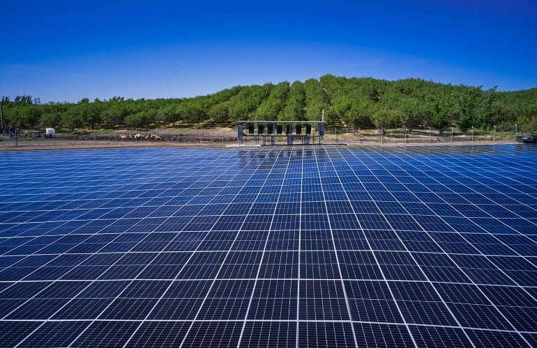 100-MW Texas solar project using Erthos ground surface area mounts
