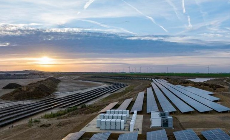 RWE starts up German solar-storage plant